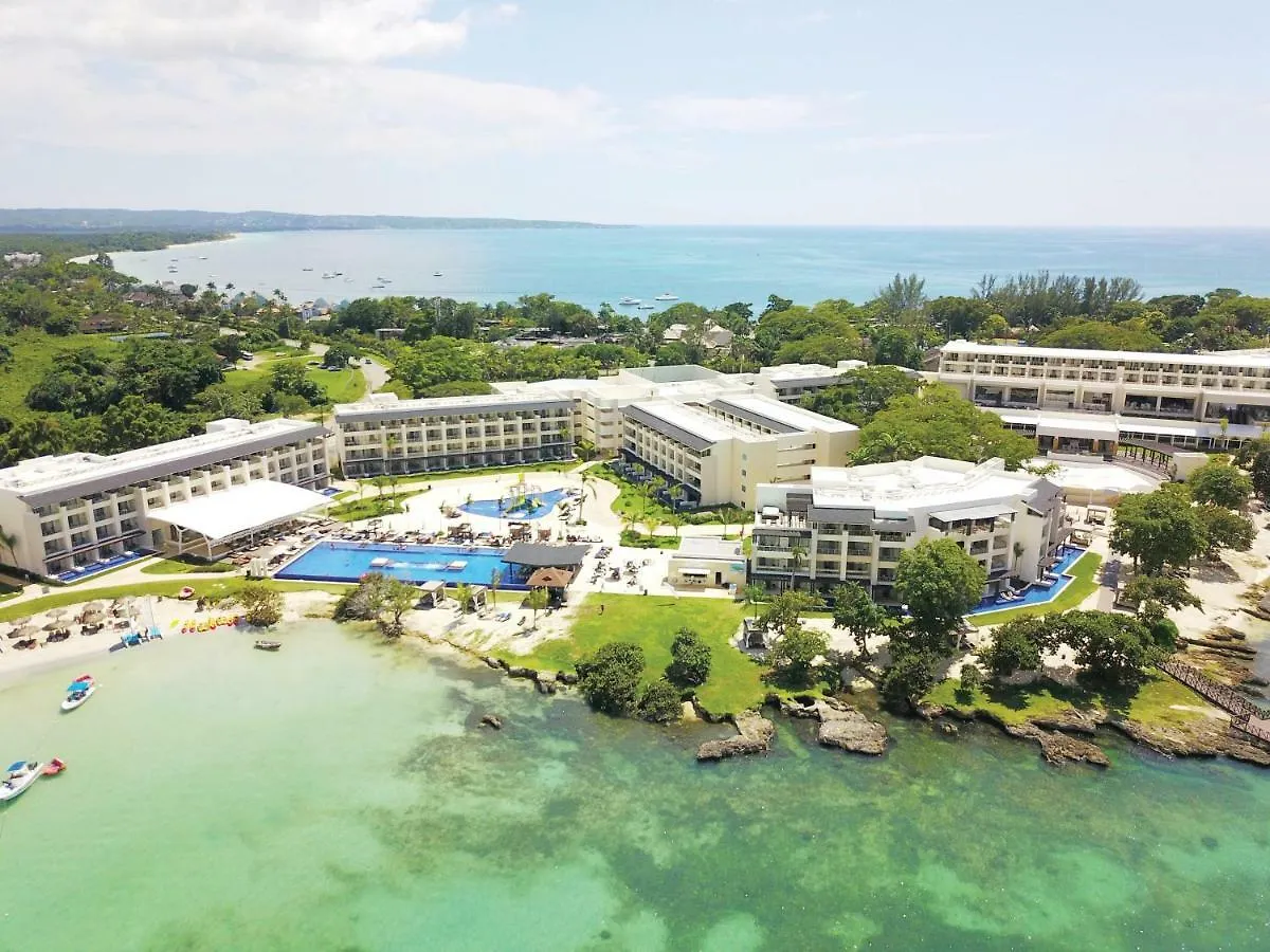 Royalton Negril, An Autograph Collection All-Inclusive Resort  Негрил